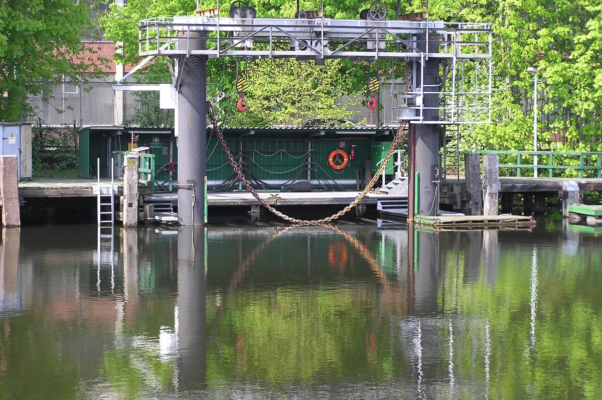 How to Use a Boat Lift